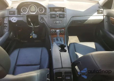 2008 Mercedes-Benz C 300 z USA, uszkodzony, nr VIN WDDGF54X98F090894